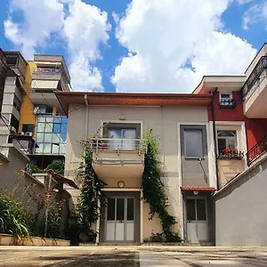 A Cheerful With Free Parking Space Appartamento