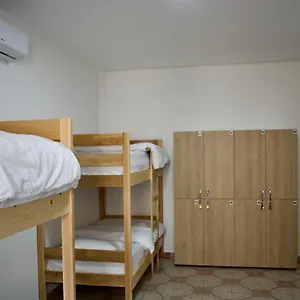 Hostal Me &, Tirana