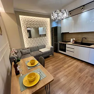  Apartment Center Cozy